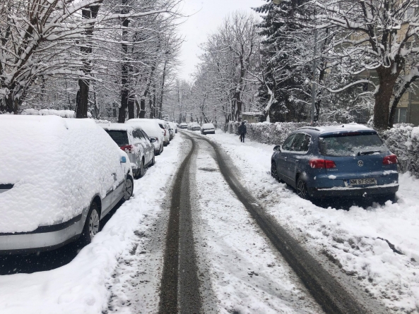 Probleme în Baia Mare: Străzile secundare din cartierele municipiului, uitate, din nou, de autorități. „Ne-a luat, iarăși, iarna prin surprindere?” (FOTO)