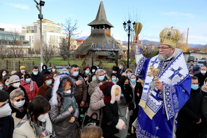 Praznicul Botezului Domnului la Catedrala Episcopală „Sfânta Treime” din Baia Mare (GALERIE FOTO)