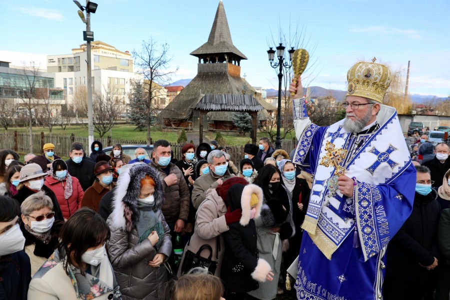 Praznicul Botezului Domnului la Catedrala Episcopală „Sfânta Treime” din Baia Mare (GALERIE FOTO)