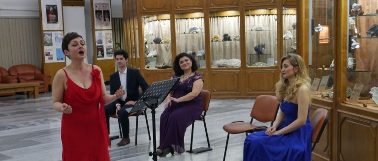 „Sărbătorim muzica”: Concert de arii și duete din opere, operete și producții de musical la Muzeul de Mineralogie Baia Mare