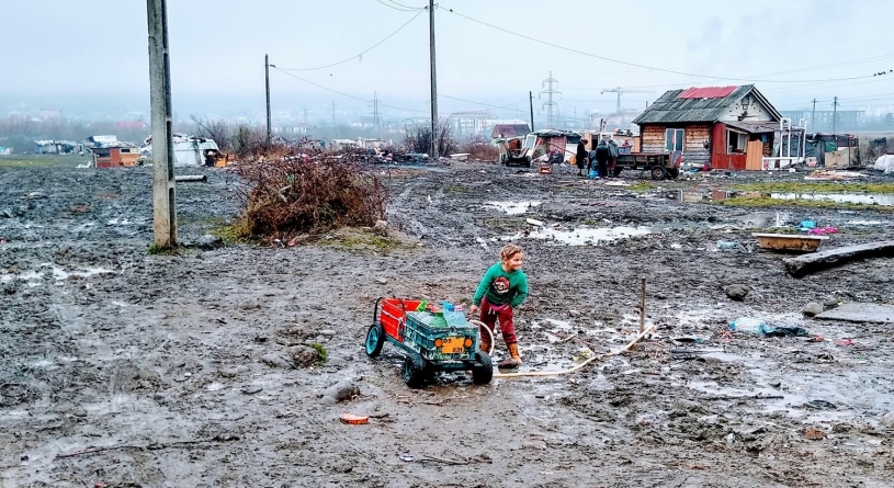 Pericol la marginea Băii Mari: Doi bebeluși de pe Pirită au murit la interval de numai câteva zile. În total, 130 copii trăiesc în condiții jalnice