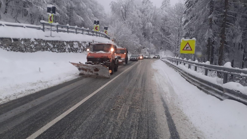 Actualizare: Iarnă în Maramureș: Strat de zăpadă de până la 38 centimetri și vânt de până la 90 km/h. Cum se circulă pe principalele șosele din județ