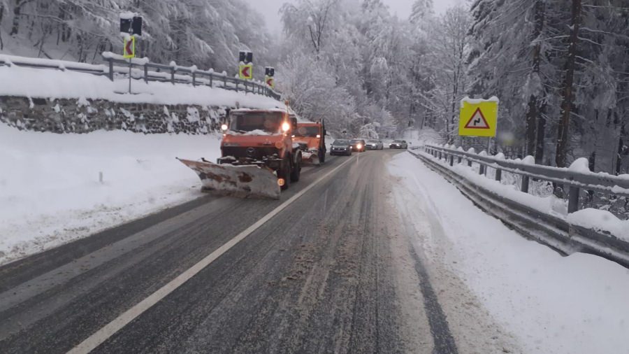 Actualizare: Iarnă în Maramureș: Strat de zăpadă de până la 38 centimetri și vânt de până la 90 km/h. Cum se circulă pe principalele șosele din județ