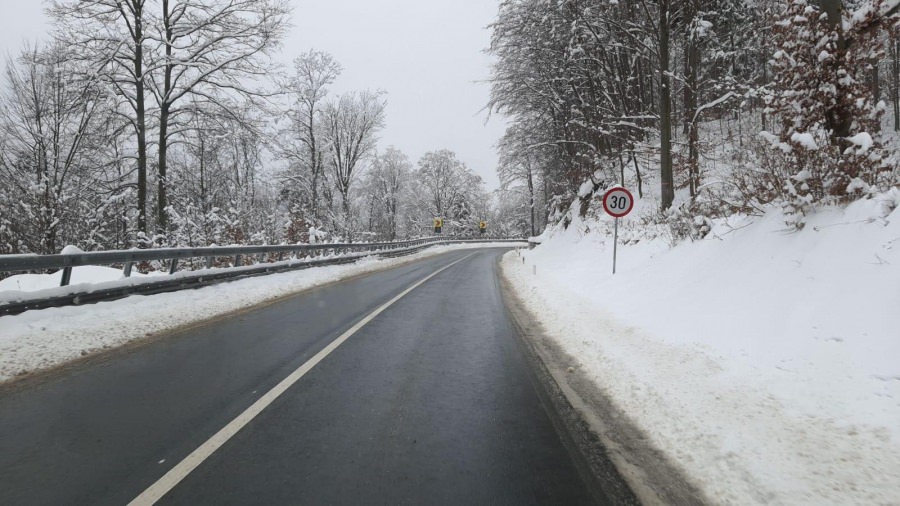 Iarnă în Maramureș: Strat de zăpadă de până la 36 centimetri și vânt de până la 76 km/h. Cum se circulă pe principalele șosele din județ