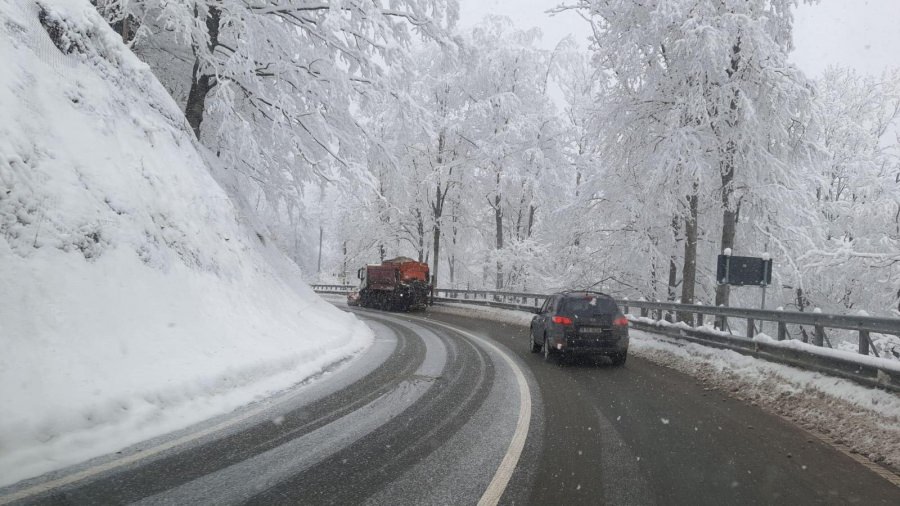 Informare meteorologică: Lapovițe, polei și intensificări de vânt, așteptate în Maramureș, în orele următoare. Avertismentul specialiștilor