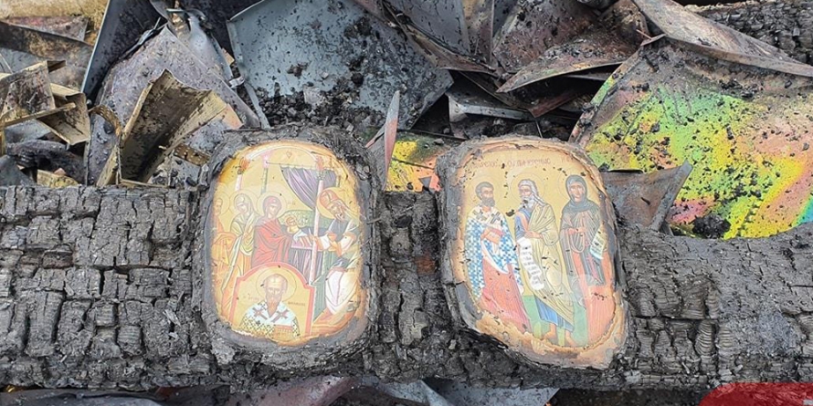 Două icoane au rămas intacte în urma unui incendiu care a mistuit o biserică din Suceava