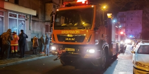 Actualizare: Incendiu violent: O femeie de 88 de ani a decedat într-un apartament de pe strada Vlad Țepeș din Baia Mare. 46 persoane au fost evacuate (FOTO)