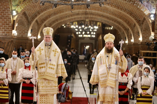 Unde liturghisesc și predică ierarhii în această duminică