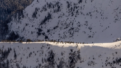 La marginea dintre anotimpuri: Stratul de zăpadă este, în continuare, aproape de un metru în Munții Rodnei