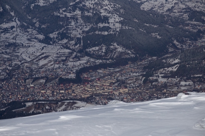 Maramureș: Strat de zăpadă de până la 37 centimetri în zona montană înaltă, la stația meteo Iezer