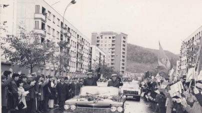 Retro DirectMM: 26 Ianuarie: Nicolae Ceaușescu, aniversat în Maramureș de mulțime prin activități dedicate! „Osanale! Ca a doua zi națională”!