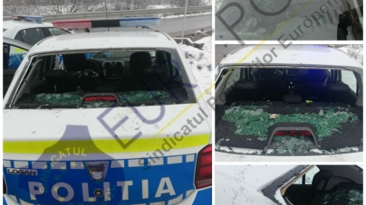 Scandal în Ponorâta: Polițiștii au fost atacați cu bolovani și pari (VIDEO)