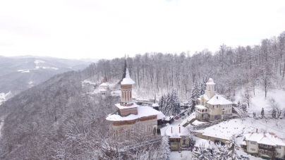 Frumusețile Maramureșului: Peisaj de iarnă la Mănăstirea Rohia (GALERIE FOTO)