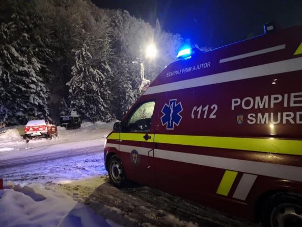 Intervenție nocturnă la Cavnic: Accident nocturn cu două snowmobile, în pădure. Un tânăr a fost transportat imediat la spital (FOTO)