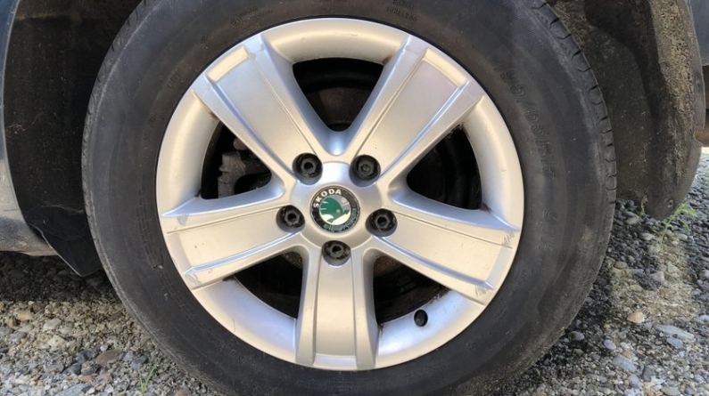 Maramureșul razna: Un bărbat a trecut cu mașina peste picioarele soției. Un alt maramureșean și-a pândit nevasta și a înjunghiat-o