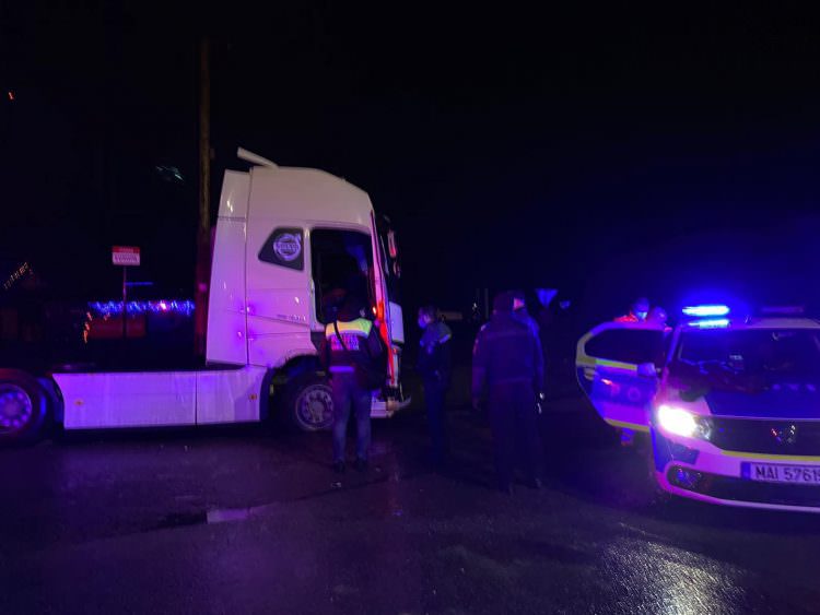 Aventura din ziua Crăciunului: În județul Maramureș șoferul tânăr care a fost protagonistul scenelor de film polițist a primit o pedeapsă uriașă! Vezi decizia!