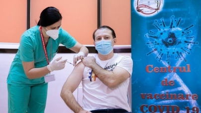 Premierul Florin Cîțu s-a vaccinat împotriva COVID-19: „Rămânem la obictivul nostru, 10.400.000 români vaccinați până în septembrie” (FOTO)