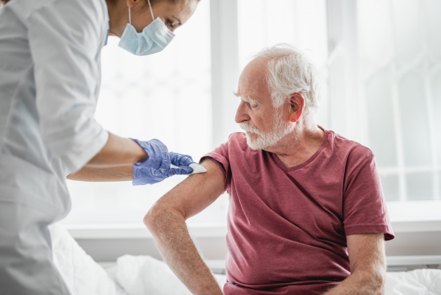 România va fi a treia țară europeană care va atinge ținta de vaccinare de 70% din populația adultă dacă ritmul actual de imunizare se păstrează constant