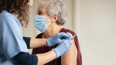 Vaccinarea în Maramureș: Peste 200.000 persoane au primit cel puțin prima doză de ser anti-COVID-19. Exact 1.349 pe sate cu echipele mobile
