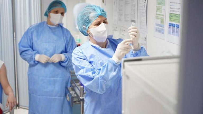 RoVaccinarea: Reguli noi la imunizarea populației! Vaccinare fără programare, indiferent de serul folosit. Vârstnicii toată ziua, cei sub 60 de ani după amiază