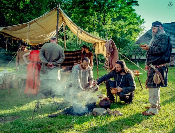 Artefactul săptămânii la Muzeul Județean de Istorie și Arheologie: Un vas din lut pentru gătit descoperit la Bozânta Mică (FOTO)