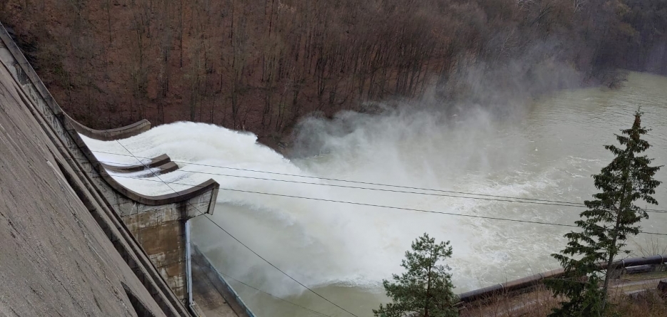 Împotriva inundațiilor: Barajul Firiza se află în faza I de apărare! Din acumulare se evacuează controlat debite. Vezi situația în Maramureș (FOTO)
