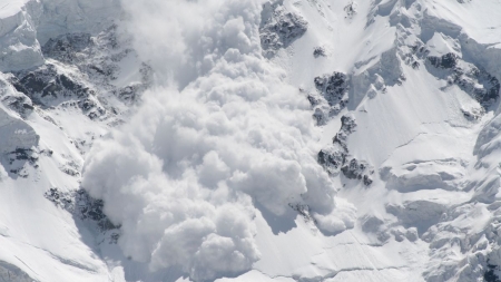 Atenție mare!: Risc crescut de avalanșă în Munții Maramureșului după încălzirea vremii. Vezi recomandările salvatorilor montani