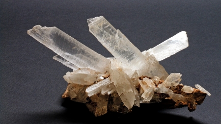 Frumusețile Maramureșului: Un eșantion mineral din gips și calcit, exponatul săptămânii la Muzeul de Mineralogie din Baia Mare (FOTO)