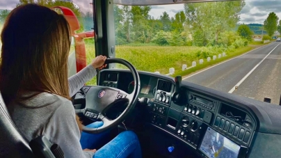 Poveste de viață: Cătălina Vlașin, maramureșeanca absolventă a două facultăți care a ales să fie șofer de TIR. „Am ales să ies din rând” (VIDEO ȘI FOTO)