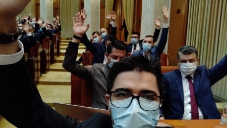 Brian Cristian, deputat USR PLUS de Maramureș: “Suntem pe drumul cel bun. Am reușit să eliminăm pensiile speciale ale parlamentarilor!”