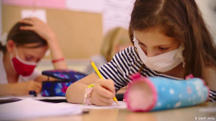Cîmpeanu: Susţinem utilizarea testelor antigen în şcoli, dar avem nevoie de personal medical