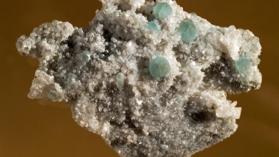 Frumusețile Maramureșului: Un eșantion mineral din fluorină și cuarț, exponatul săptămânii la Muzeul de Mineralogie din Baia Mare (FOTO)