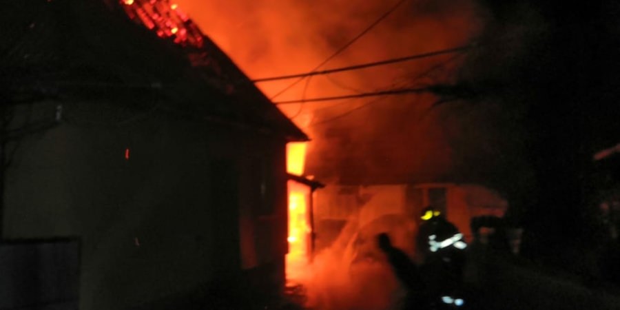 Incendiu puternic la Preluca Veche: o familie a rămas fără casă
