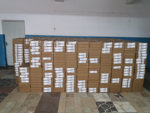 Au sosit cele 1.515 laptopuri în Maramureș; Acestea se vor distribui exclusiv către elevii de liceu