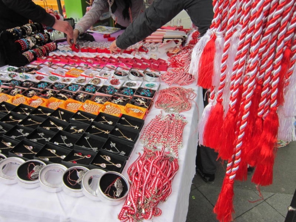 Situație: Se pot oferi mărțisoare și flori la școală de 1 și 8 martie? Ministrul Educației: „Nu am transmis nicio interdicție”