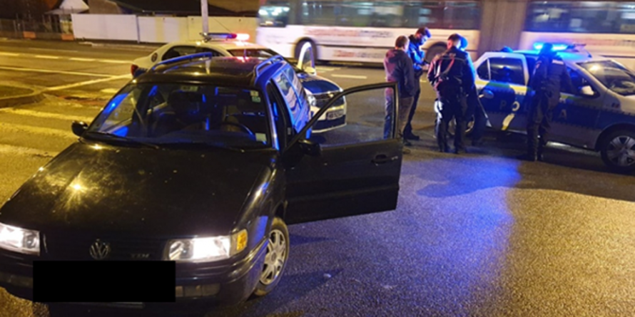 Un tânăr din Târgu Lăpuș a furat un autoturism și s-a deplasat până în Baia Mare deși nu avea permis; a fost prins cu ajutorul unui polițist aflat în timpul liber