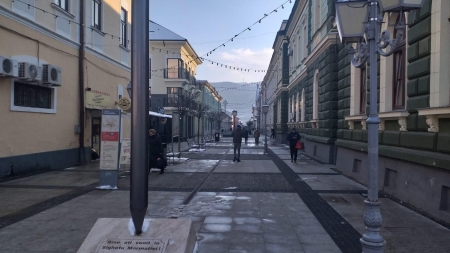 Iată inconștiența la superlativ: În județul Maramureș în municipiul Sighetu Marmației doi tineri s-au dat în stambă anunțând de la un megafon că vine războiul!