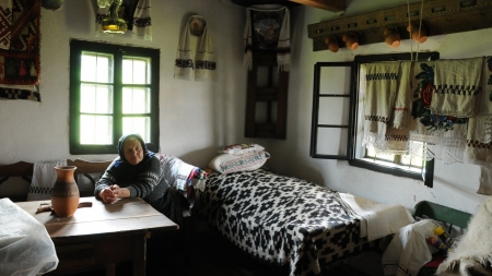 Cum se descurcau familiile numeroase de altădată; „Atunci o fost parcă viaţa mai uşoară, chiar dacă n-am avut atâtea”