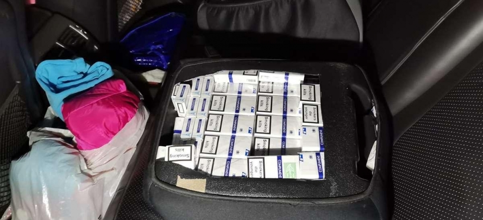Țigări de contrabandă ascunse în scaune auto pentru copii