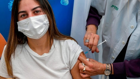 ”Magia a început”: Primul studiu care arată că acțiunea de vaccinare din Israel funcționează. Cu cât s-au redus infectările și cazurile grave de COVID-19