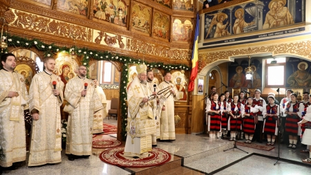 Sfânta Liturghie în Parohia „Sfântul Nicolae” din Baia Mare; PS Iustin a rostit un cuprinzător cuvânt de învăţătură (FOTO)
