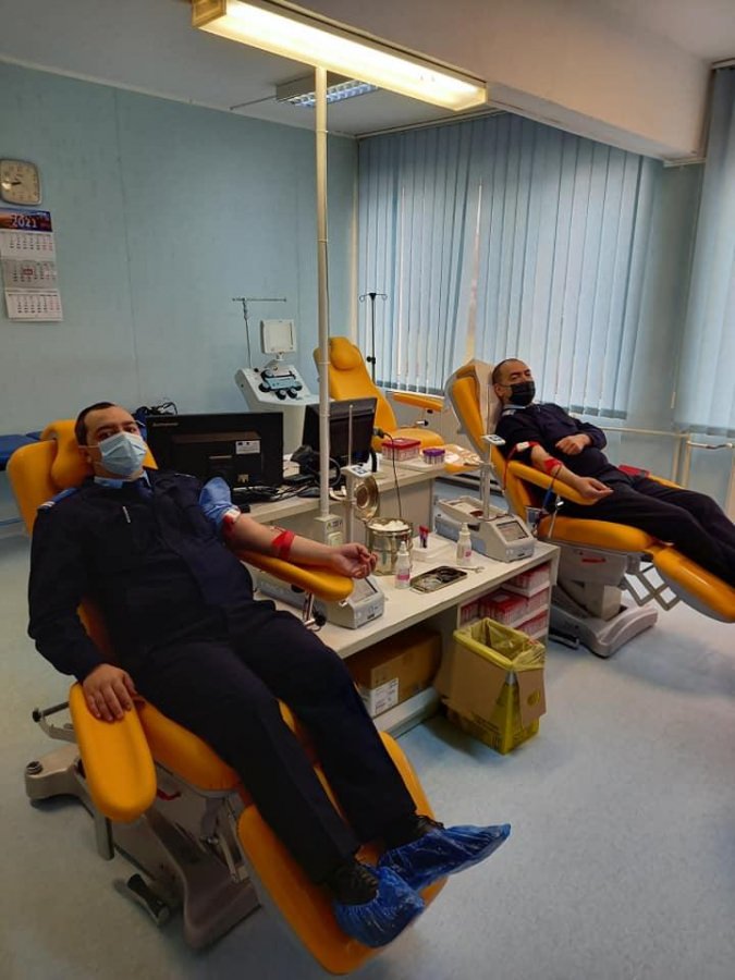 Salvează o viaţă!: Jandarmii maramureșeni au donat sânge (FOTO)
