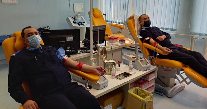 Salvează o viaţă!: Jandarmii maramureșeni au donat sânge (FOTO)