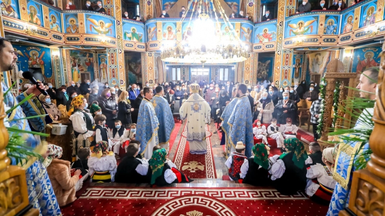 În această duminică: PS Timotei a săvârșit Sfânta Liturghie în Parohia „Sfinții Arhangheli Mihail și Gavriil” din Baia Mare (FOTO)