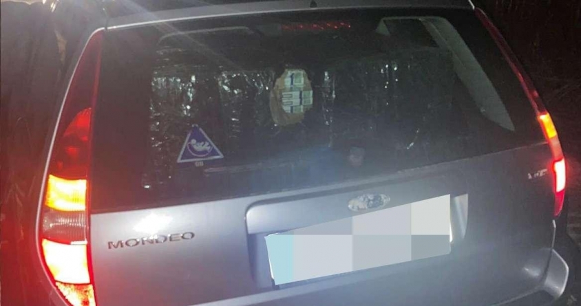 Țigarete în valoare de 87.750 de lei confiscate și un autoturism indisponibilizat de polițiștii de frontieră sigheteni
