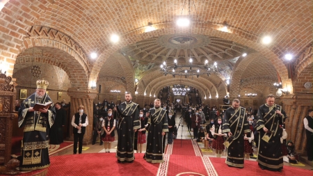 Canonul cel Mare și Sfânta Liturghie a Darurilor înainte sfințite la Catedrala Episcopală „Sfânta Treime” din Baia Mare (FOTO)