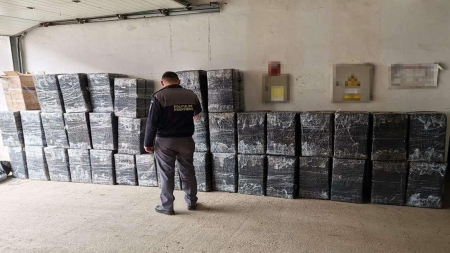 Doi maramureşeni cercetaţi pentru contrabandă şi peste 40.000 de pachete cu țigări confiscate la frontiera de nord