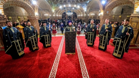 PS Timotei a săvârșit Canonul cel Mare și Liturghia Darurilor înainte sfințite la Catedrala din Baia Mare (FOTO)