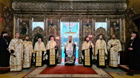 PS Părinte Timotei Sătmăreanul a săvârșit Slujba Pavecerniței Mari unită cu Litia la Catedrala Mitropolitană din Cluj-Napoca (FOTO)