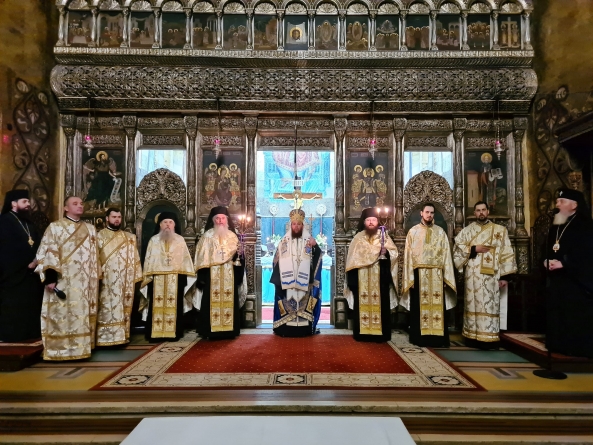 PS Părinte Timotei Sătmăreanul a săvârșit Slujba Pavecerniței Mari unită cu Litia la Catedrala Mitropolitană din Cluj-Napoca (FOTO)